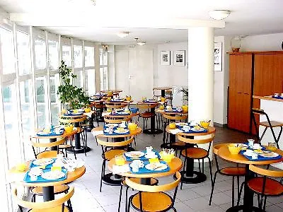 Sejours & Affaires Lamartine מלון דירות פואטייה