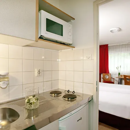 Sejours & Affaires Lamartine Aparthotel