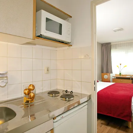 Sejours & Affaires Lamartine 3*